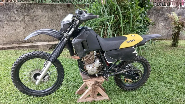 Xr200r de trilha