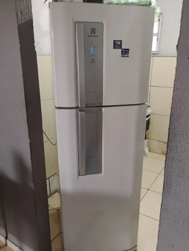 Geladeira frost free digital duas portas em boas condições