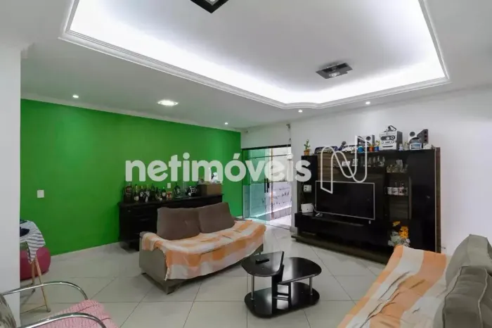 Excelente Casa à Venda no Bairro Santa Mônica