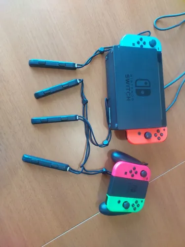 Nitendo Switch com 4 Controles