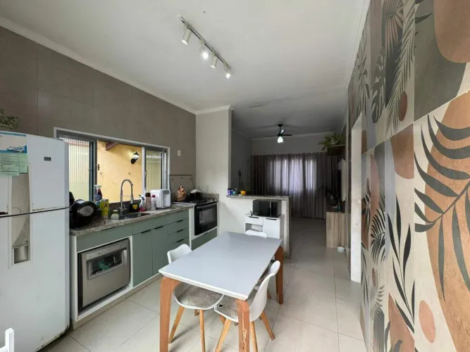 Casa com piscina à venda, 75 m² por R$ 650.000 - Maracanã - Praia Grande/SP
