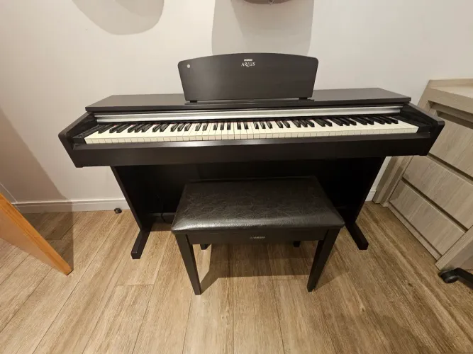 Piano digital Yamaha Arius YDP 141
