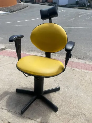 Vende-se um lavatório e uma cadeira de salão