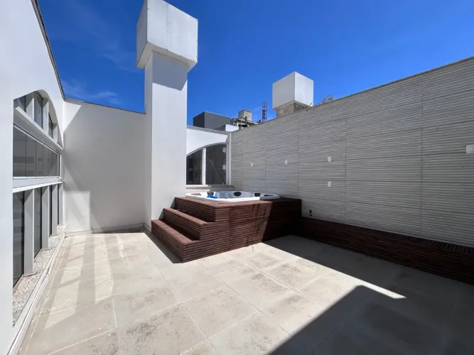 Cobertura duplex, 4 suítes e 4 vagas de garagem!