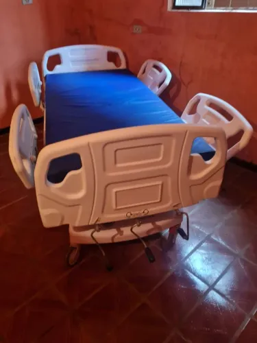 Cama hospitalar em bom uso pra pacientes acamados