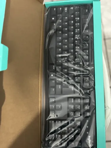 Teclado Logitech na caixa