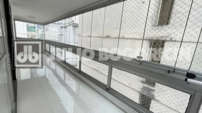 Leblon - Varanda - 3 Quartos - 108m - 2 Vagas de Garagem