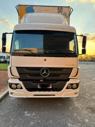 MERCEDES-BENZ ATEGO COM BAÚ