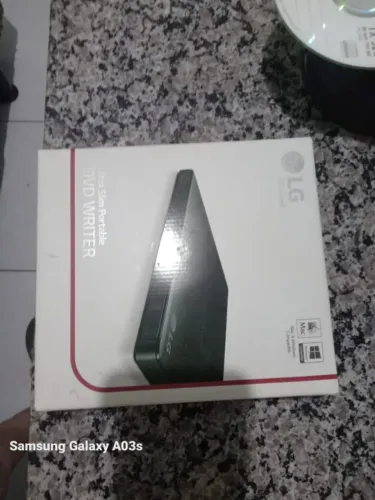 GRAVADORA LG DE CDs E DVDs, COM 41 DVDS E CD