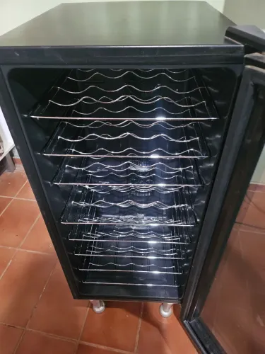 Adega climatizada 32 garrafas