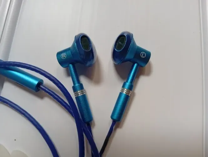 Fone de Ouvido Auricular Premium em Metal - alta fidelidade