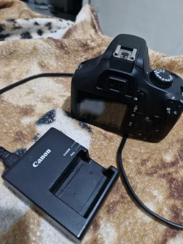 Canon t100