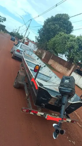 Barco motor e carreta