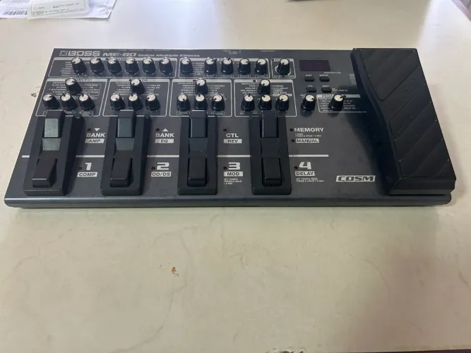 Pedaleira Boss ME-80