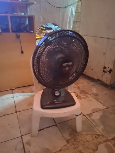 Vende-se ventilador seme novo em perfeito estado 300 reais  