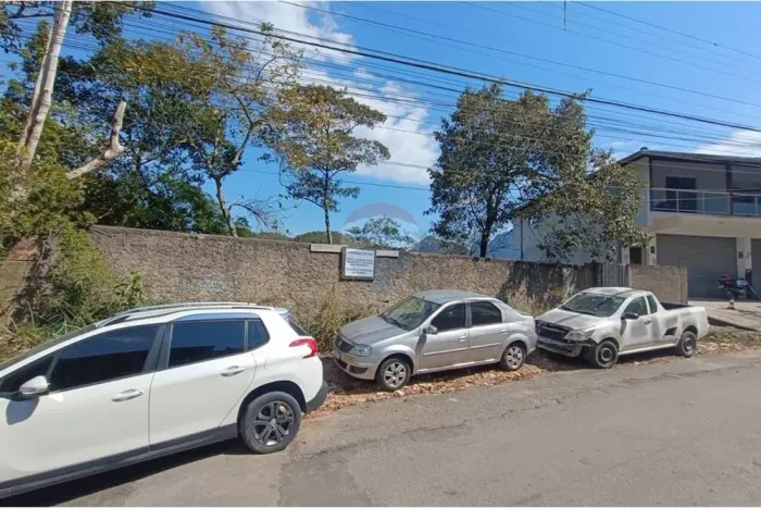 TERRENO A VENDA - FINS RESIDENCIAL E COMERCIAL - ARARAS - RUA SERGIPE - TERESOPOLIS RJ.