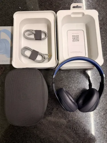 Beats Studio Pro 2026 Azul Marinho - Pouco Usado