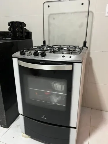 Vendo fogão Eletrolux elétrico 