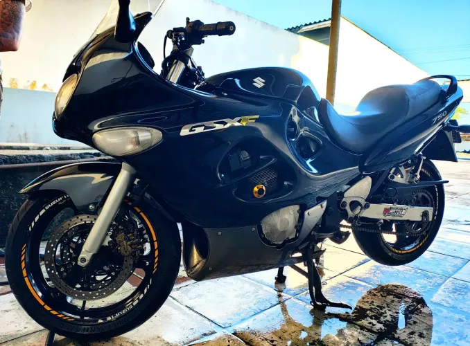 Vendo GSX 750F - Talvez a mais conservada de Salvador e região.