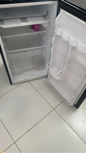 Frigobar eletrolux preto