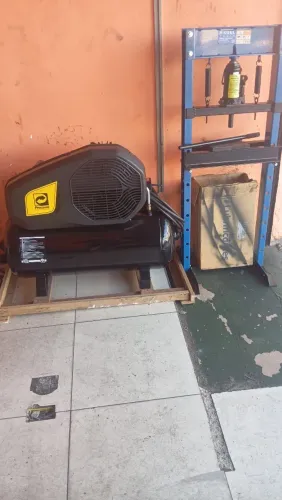 Vende se compressor semi novo (*)
