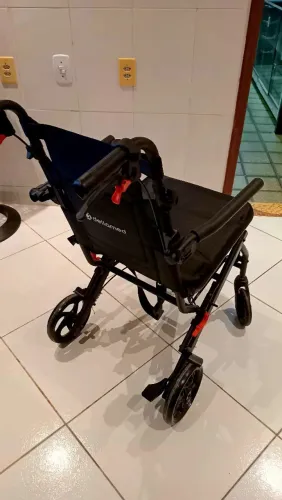 VENDE-SE CADEIRAS DE TRANSPORTAR , BANHO SEM USO(NOVAS)