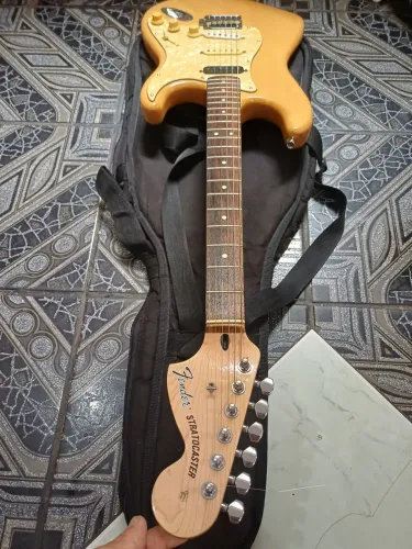 Guitarra squier fender standard 