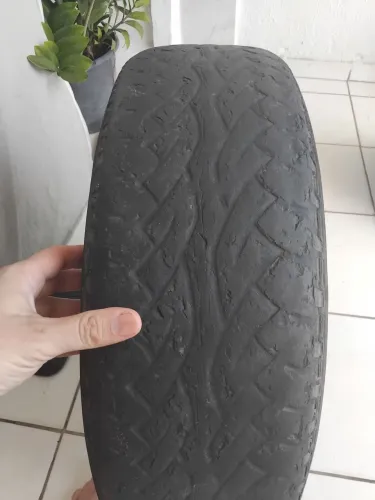 Pneu continental aro 14 175/70 deixo montado (Observação a venda é so o pneu)