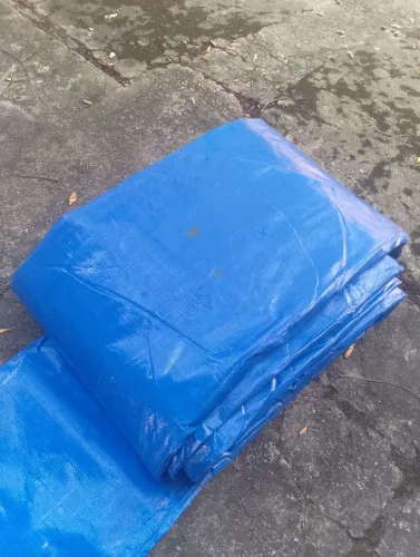 Lona leve 8 x 7 com uma borda sem olhais