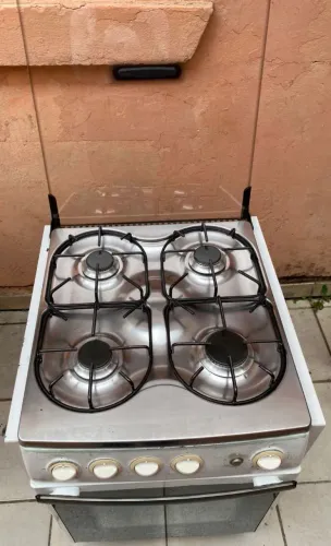 Vende se fogão de embutir 4 bocas.