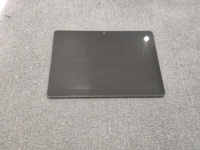 Tablet Multilaser M10 semi-novo, para coisas leves não roda jogos pesados, tem carregador