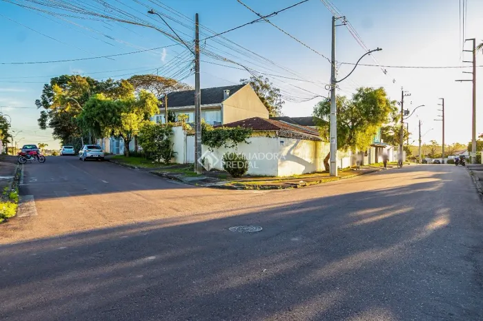 Casa com 3 quartos e amplo quintal - Planta Araçatuba - Piraquara