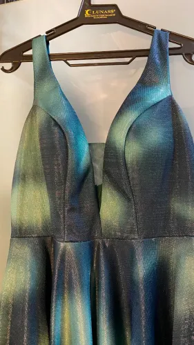 Vestido de festa longo verde brilho efeito constelação com bolso tamanho 46