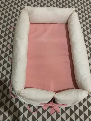 Ninho redutor 2 em 1 + trocador portátil impermeável dupla face / rosa e bege/cinza