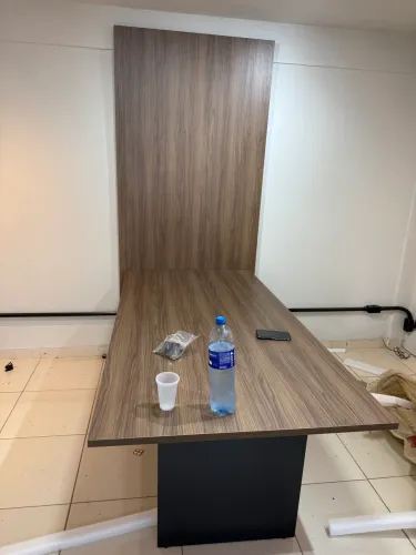 Mesa reunião 2,00x1,00 + painel de parede Novo