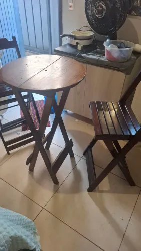 Mesinha com duas cadeiras (bistro)