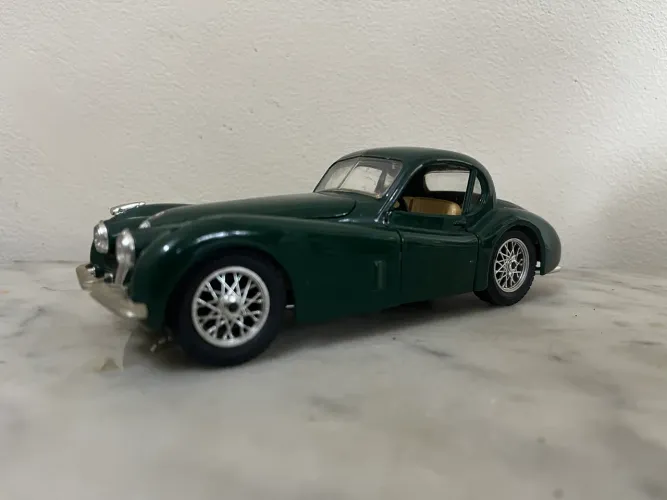 Miniatura Burago Jaguar XK120 1:24