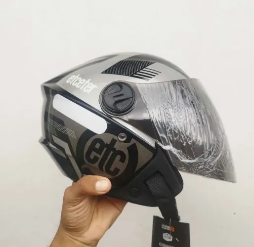 Capacete com viseira fumê