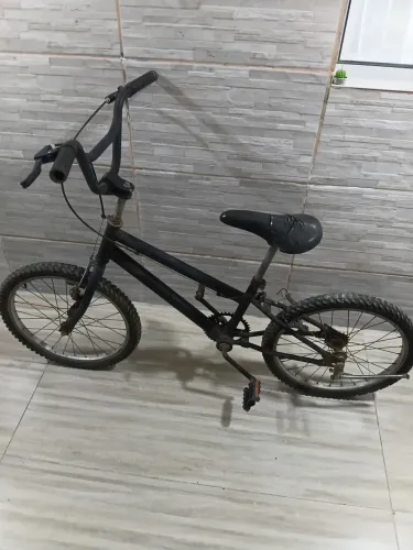 Bicicleta usada,cor preta,infantil, (obs sem corrente)