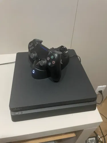 PlayStation 4 + 1 controle + Suporte/Carregador de controle