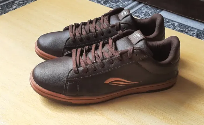 * * Tênis Marrom / Totalmente Novo / Na Caixa * *