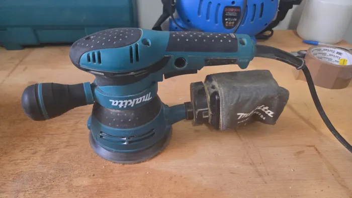 Lixadeira Roto-Orbital Makita BO5040 127V 300W com Coletor