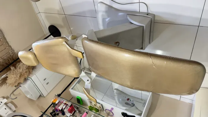 Cadeira odontológica em ótimo estado de conservação e funcionando perfeitamente.