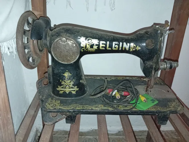 Máquina de costura antiga