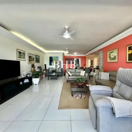 FRENTE MAR NAS PITANGUEIRAS | 190m² + 3 SUÍTES