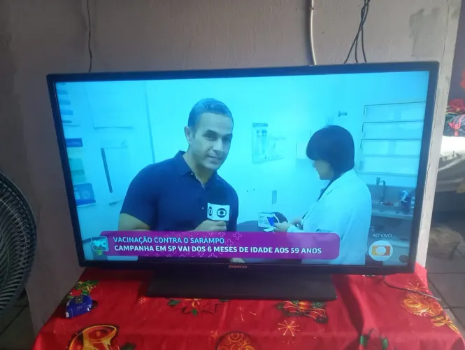 Vendo tv Samsung 40polegadas não e smart