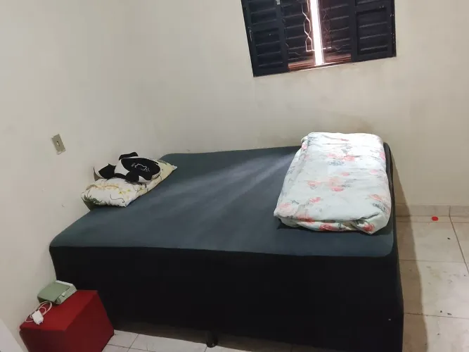Vendo alguns móveis , cama semi nova casal, guarda roupa, fogão , pequeno armário, ai frai