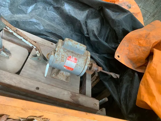 Motor Elétrico WEG Antigo [Insira a Potência, ex: 1/2 CV] - Usado