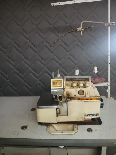 Maquina de costura overlock Brasew BRS 737