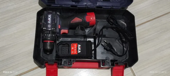 Furadeira e Parafusadeira com impacto aika 20v